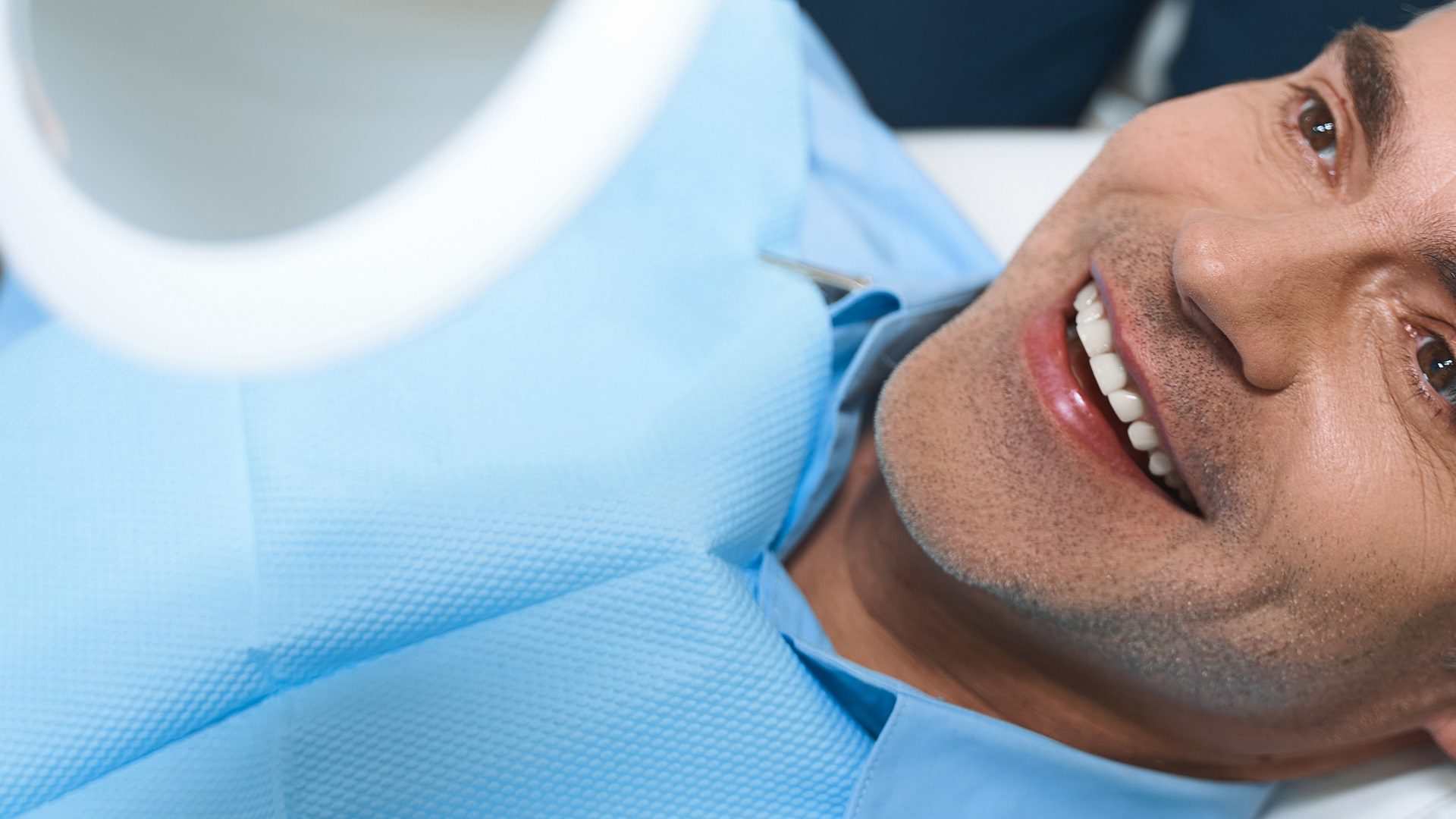 Cuidados de implantes dentales para un éxito duradero